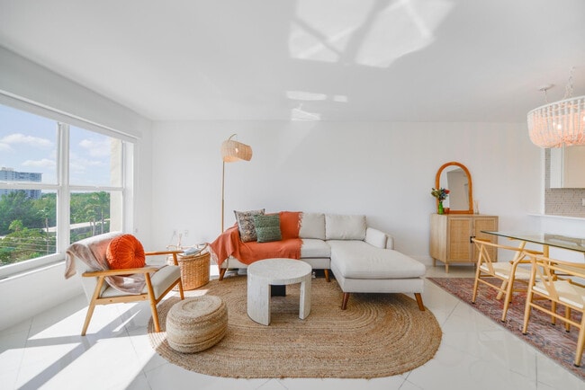 Building Photo - 3000 E Sunrise Blvd