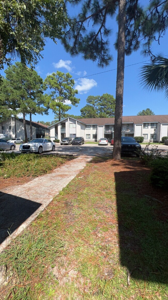 Building Photo - 910 Brett Dr