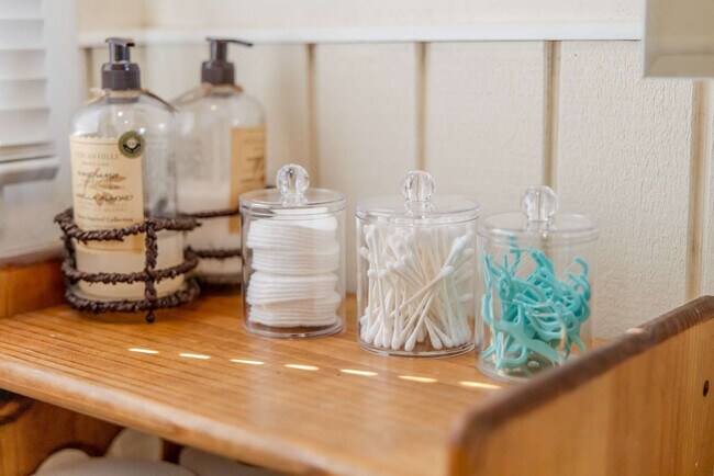 Building Photo - 640 S Columbia St