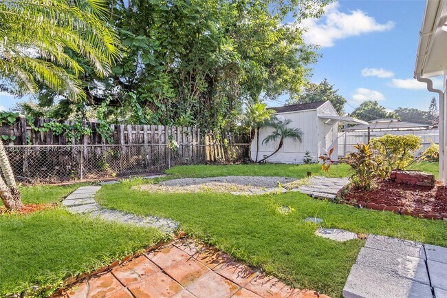 Building Photo - 6825 SW 12th St