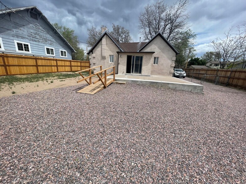 Building Photo - 353 N Raynolds Ave