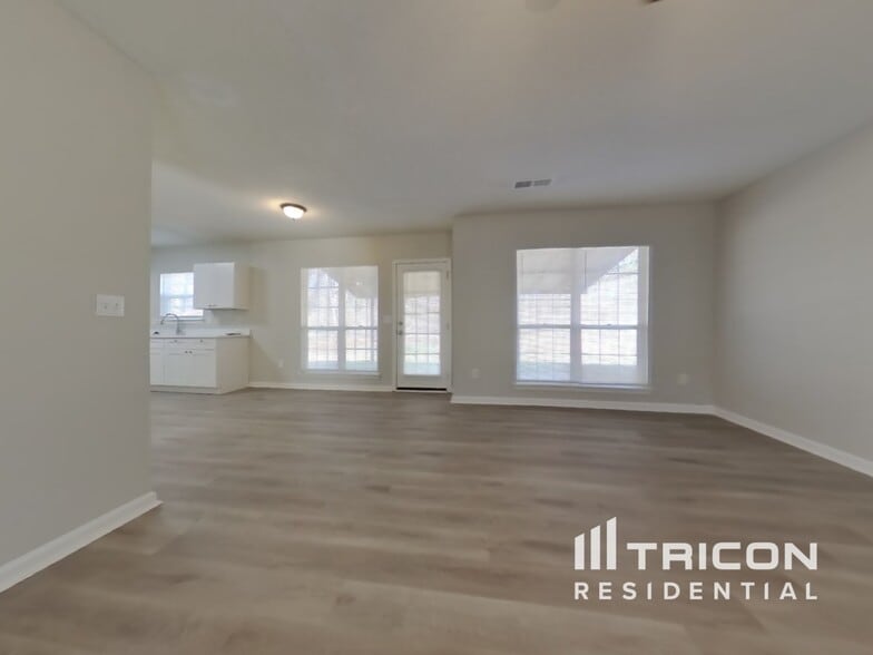 Building Photo - 5132 Meadows Lake Dr