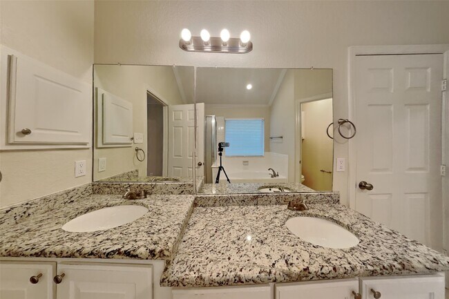 Building Photo - 175 Merryweather Pl