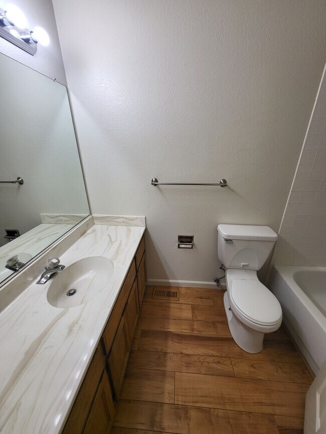 Building Photo - 630 Boulder Cir