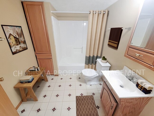 Building Photo - COZY 3 BD, 2 BA HOUSE IN NORTHWEST SIOUX FALLS!