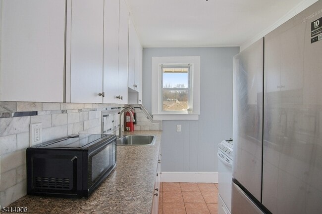 Building Photo - 70 Elm Rd