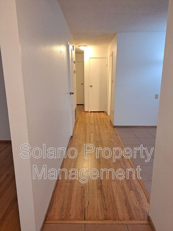 Building Photo - 2519 Heather Dr