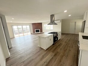 Building Photo - Modern 3-Bedroom Townhome in Chula Vista –...