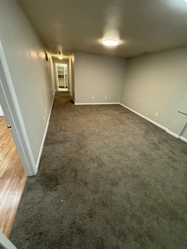 Building Photo - 891 N 300 W