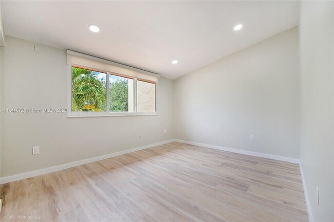 Building Photo - 10421 SW 76th St