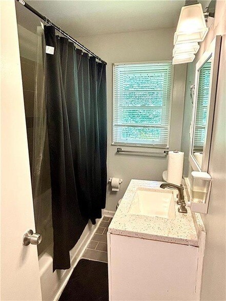 Building Photo - 4030 Stonewall Tell Rd