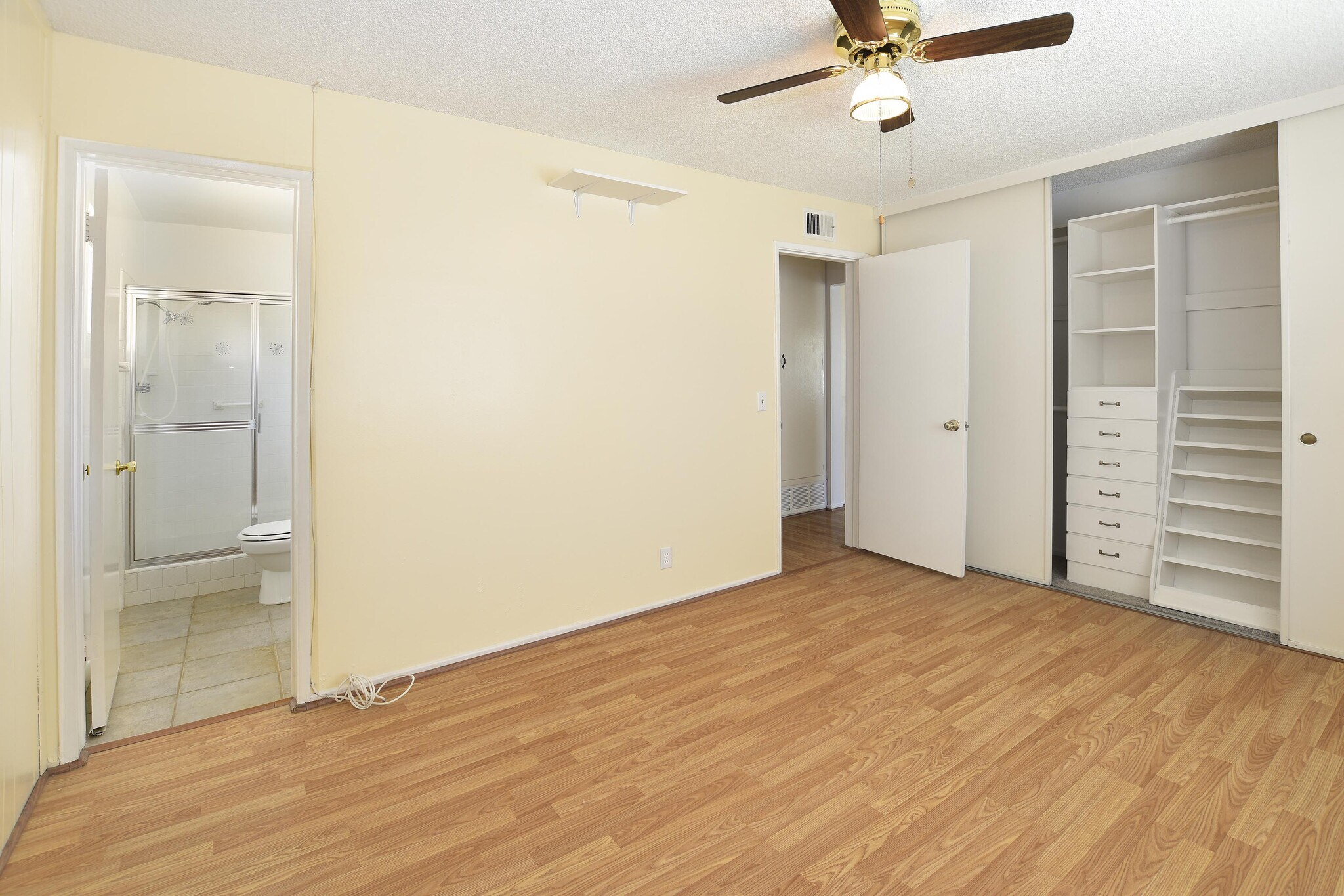 Building Photo - 650 Ridgeway Ln