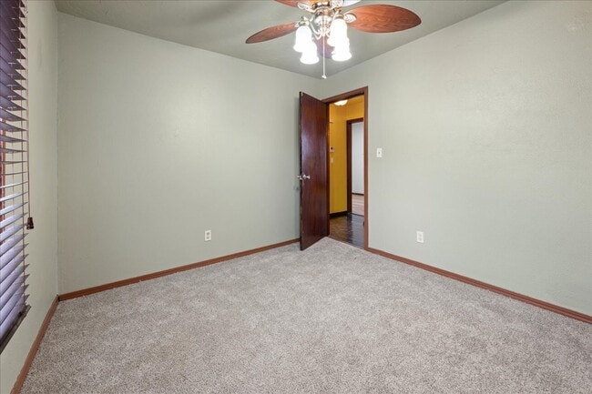 Building Photo - 19 E Wayne Ave