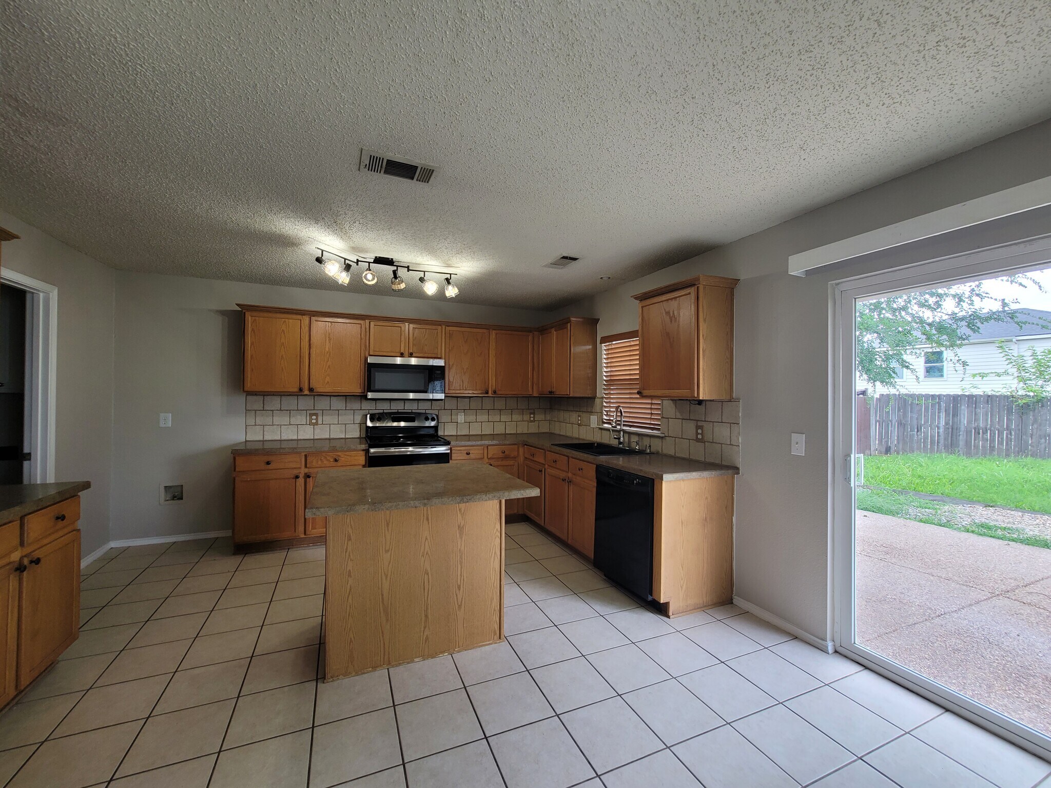Building Photo - 4203 Falcon Dr