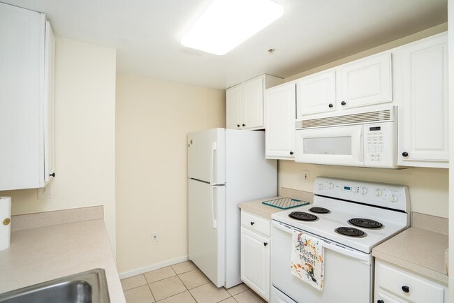 Building Photo - 4010 Grande Vista Blvd
