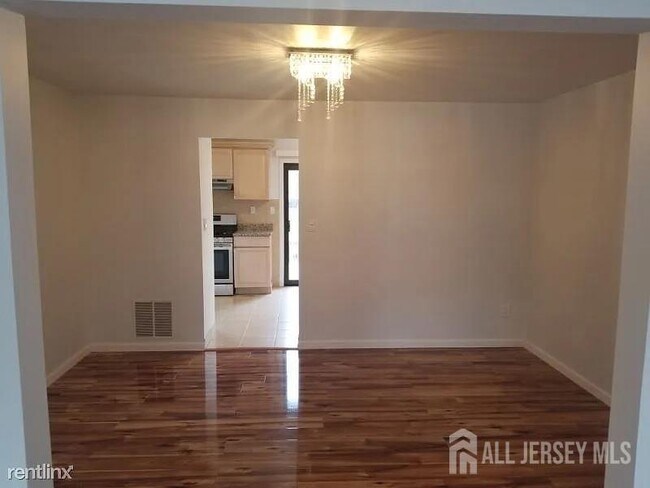 Building Photo - 804 Maple Hill Dr
