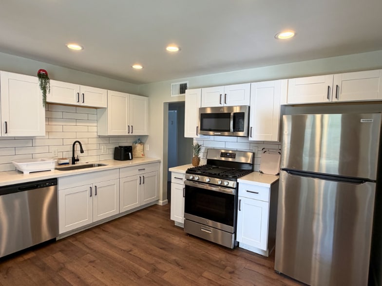 Building Photo - 1325 E Don Carlos Ave