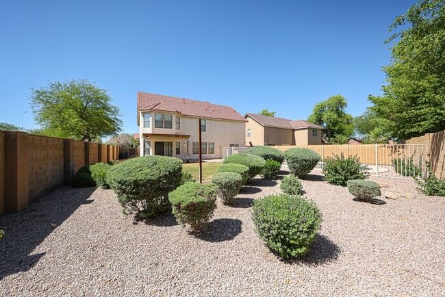 Building Photo - Introducing a stunning 4-bedroom, 2.5-bath...