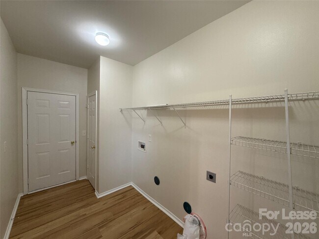 Building Photo - 9402 Darwick St