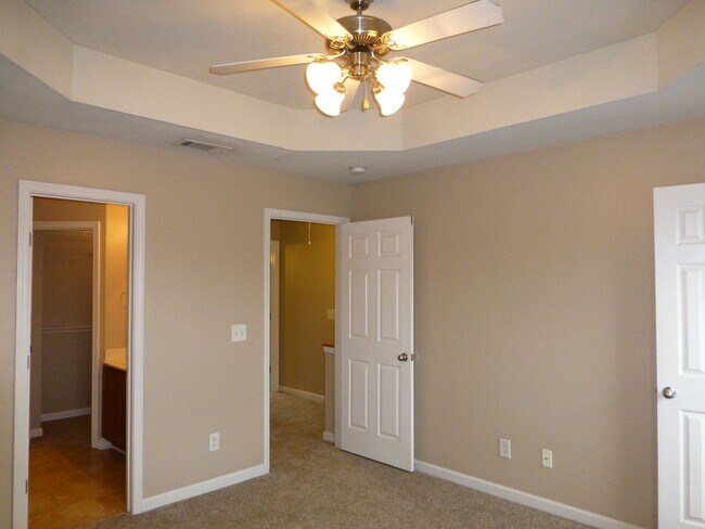 Building Photo - Stewarts Landing Neighborhood, Easy access...