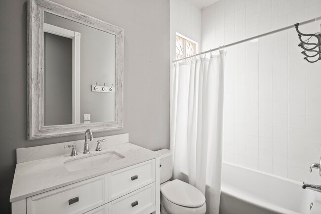 Building Photo - 3 Bedroom Single Family Home for Rent in I...