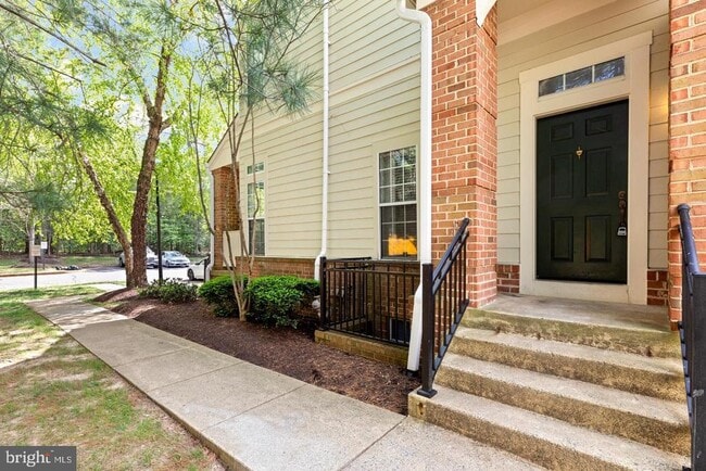 Building Photo - 1318 Garden Wall Cir