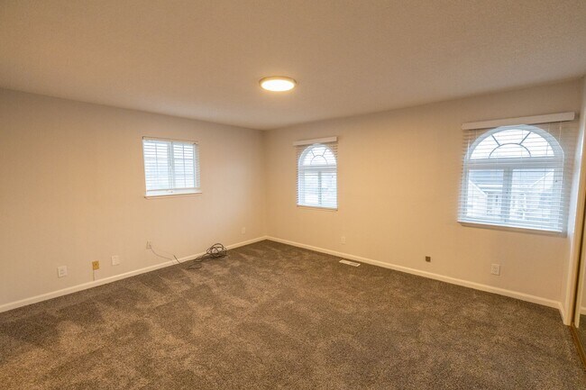 Building Photo - Large updated home in San Mateo Village!
