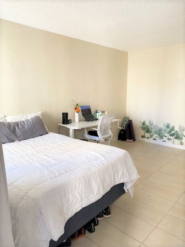 Building Photo - Studio near Waikiki Beach