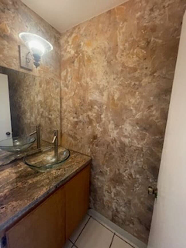 Building Photo - Charming condo near the Village in La Mesa