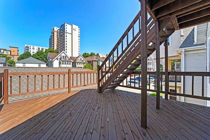 Building Photo - 322 W Wilson St