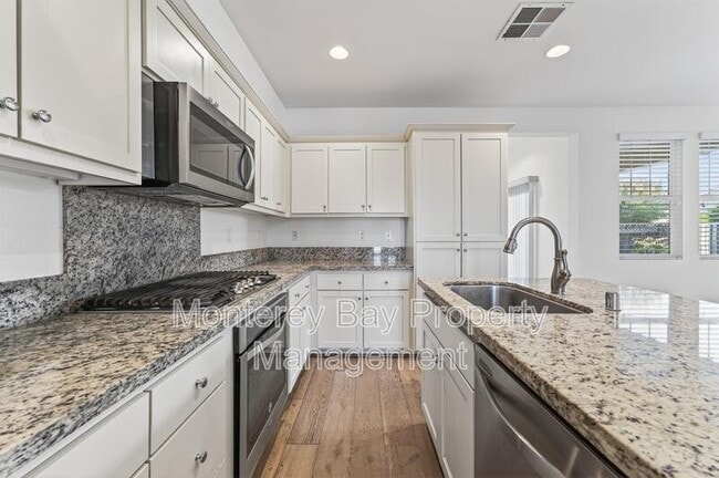 Building Photo - 480 Palisade Dr