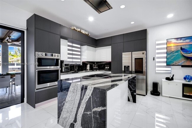 Building Photo - 1550 SW 89th Ct