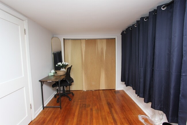 Building Photo - 701 Delano Ave