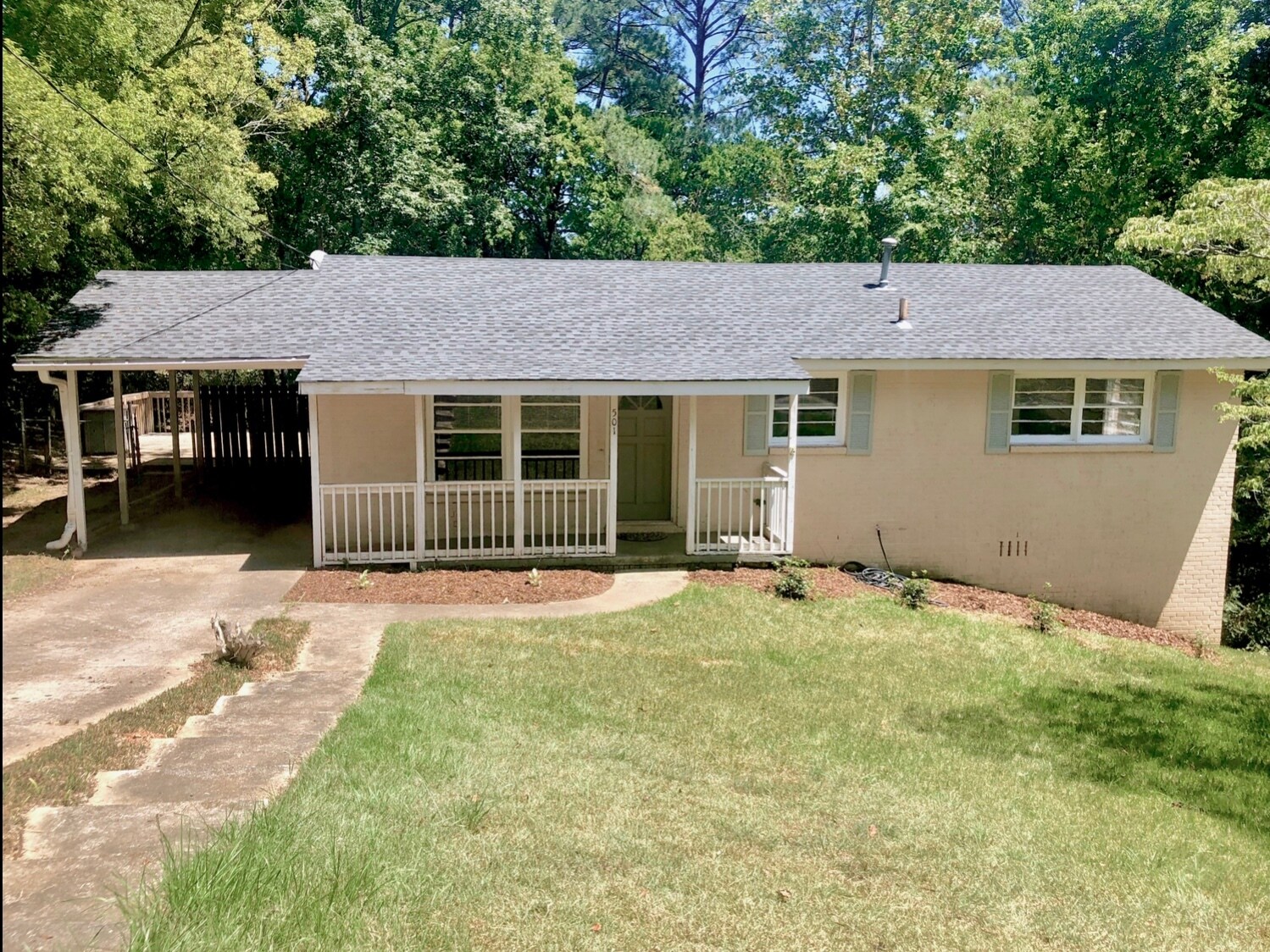 Building Photo - 501 Rosewell Ln