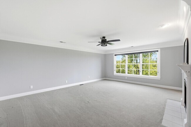 Building Photo - 678 Canterbury Dr