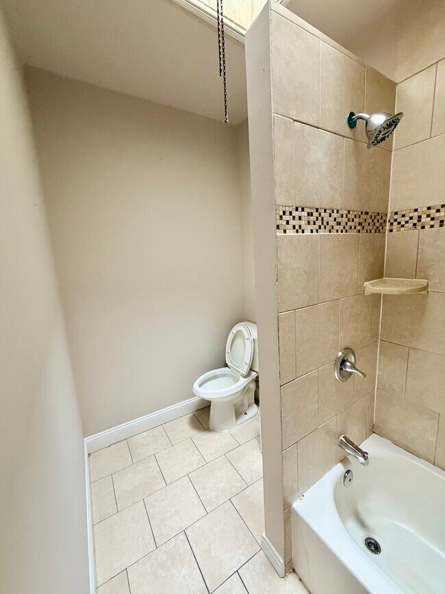 Building Photo - 5537 Harmer St