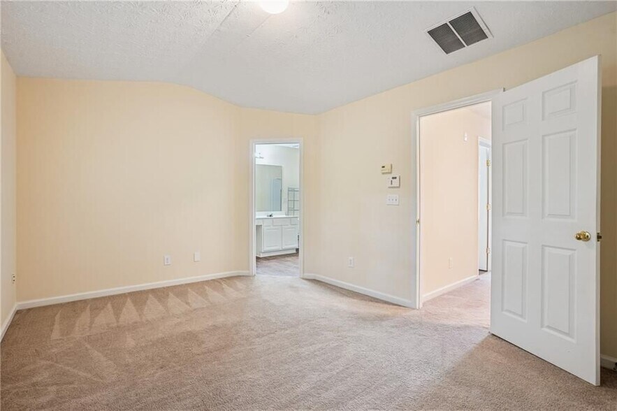 Building Photo - 529 Lantern Wood Dr