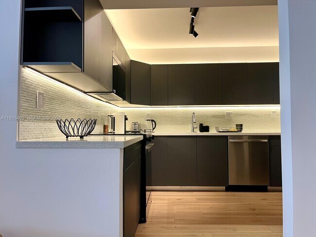 Building Photo - 6820 Indian Creek Dr