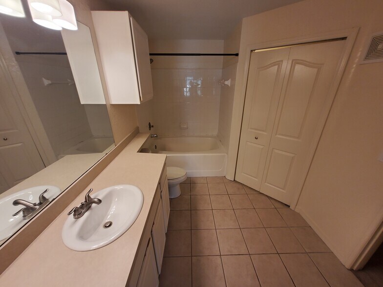 Building Photo - 1606 Legacy Park Dr