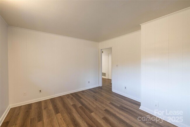 Building Photo - 44261 US-52