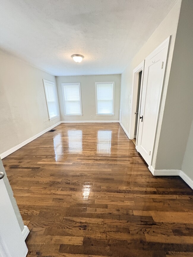 Building Photo - 1718 8th St