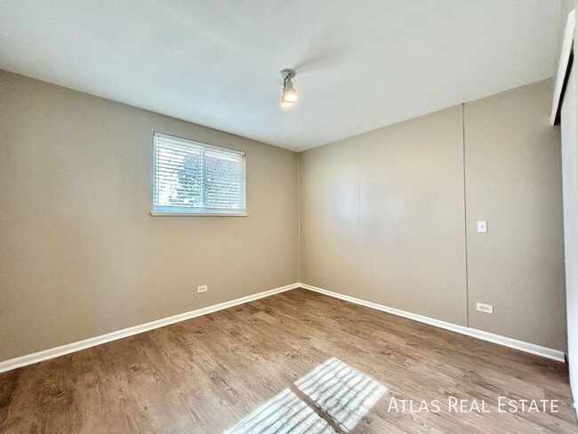 Building Photo - 5395 W 3rd Pl