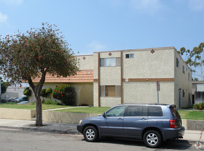 Building Photo - 6401 Hummingbird St