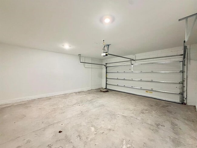 Building Photo - 2110 Chris Dr