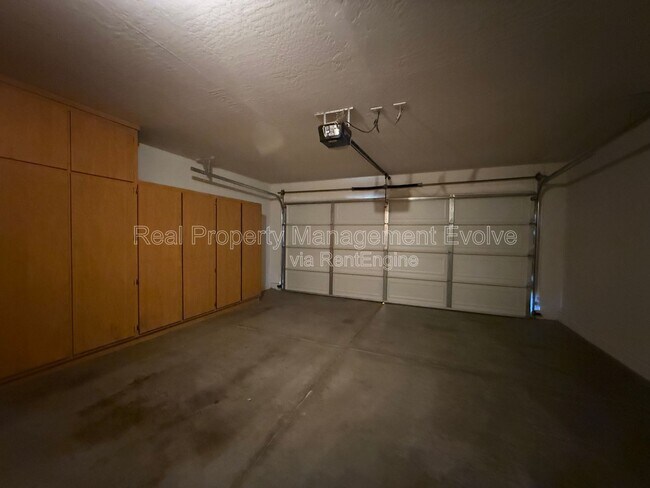 Building Photo - 1516 E Bowker St