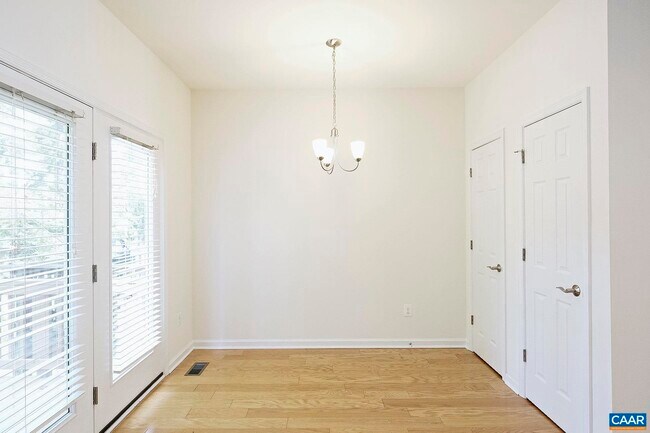 Building Photo - 139 Longwood Dr