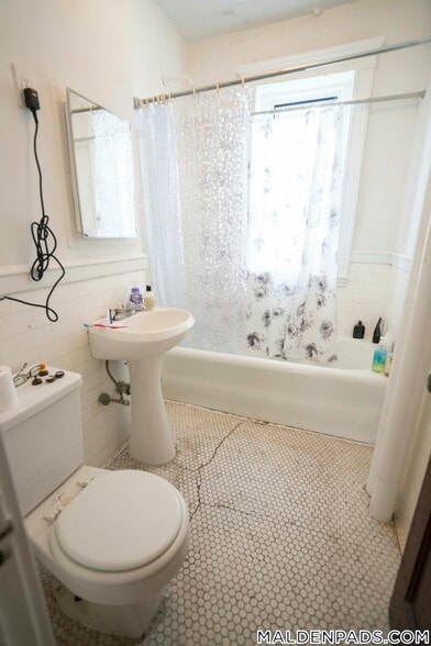 Building Photo - 90 Maple St