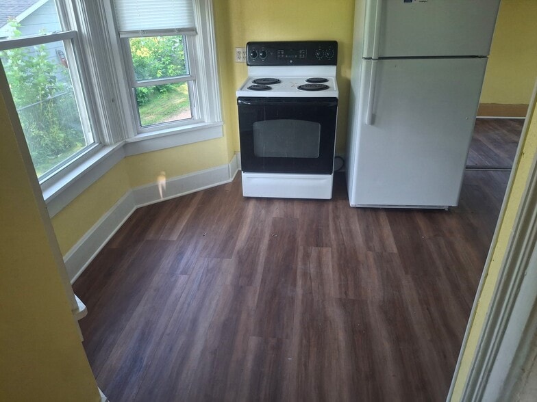 Building Photo - 208 N Cleveland St