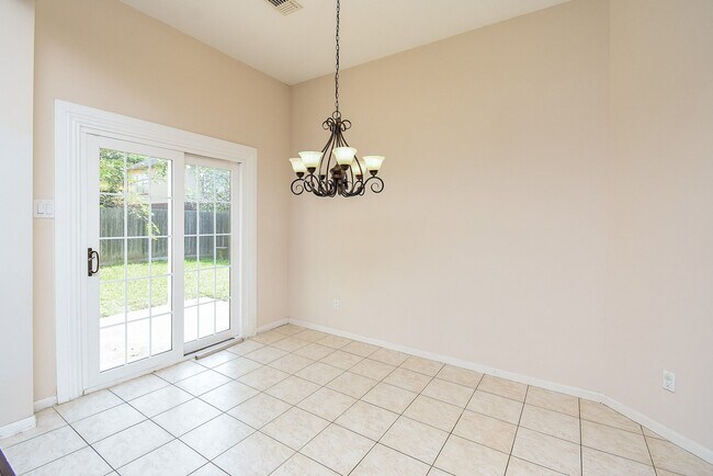 Building Photo - 807 Hyacinth Pl