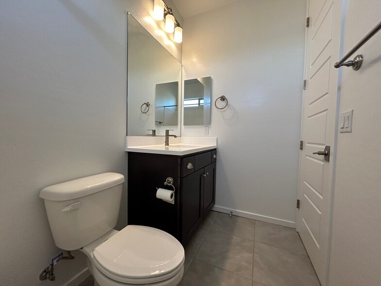 Building Photo - 4146 S Columbus Dr